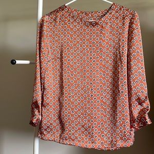 Cute top with buttons on the back with satin finish.